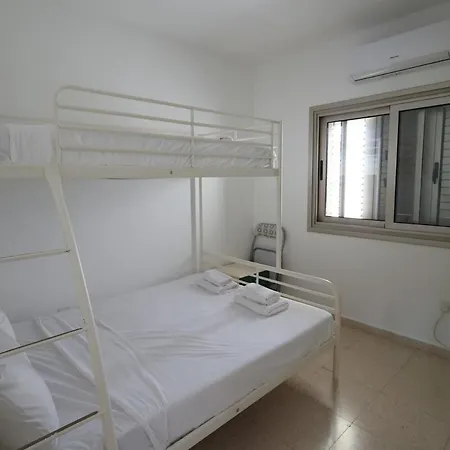 Modern 2br With Balcony & Wifi, Lägenhet Paralimni