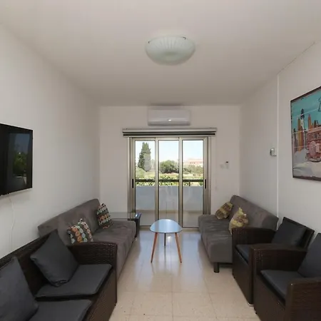 Modern 2br With Balcony & Wifi,