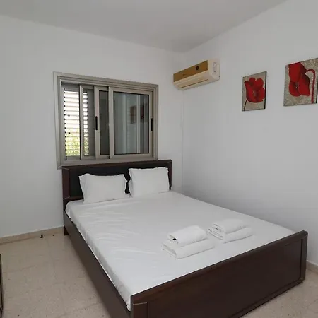 Apartman Modern 2br With Balcony & Wifi, Paralímni