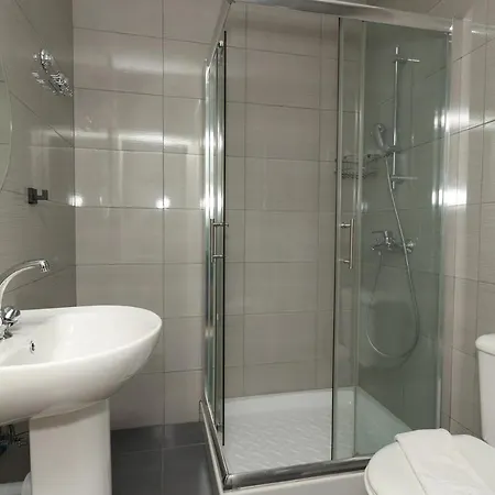 Apartman Modern 2br With Balcony & Wifi, Paralímni